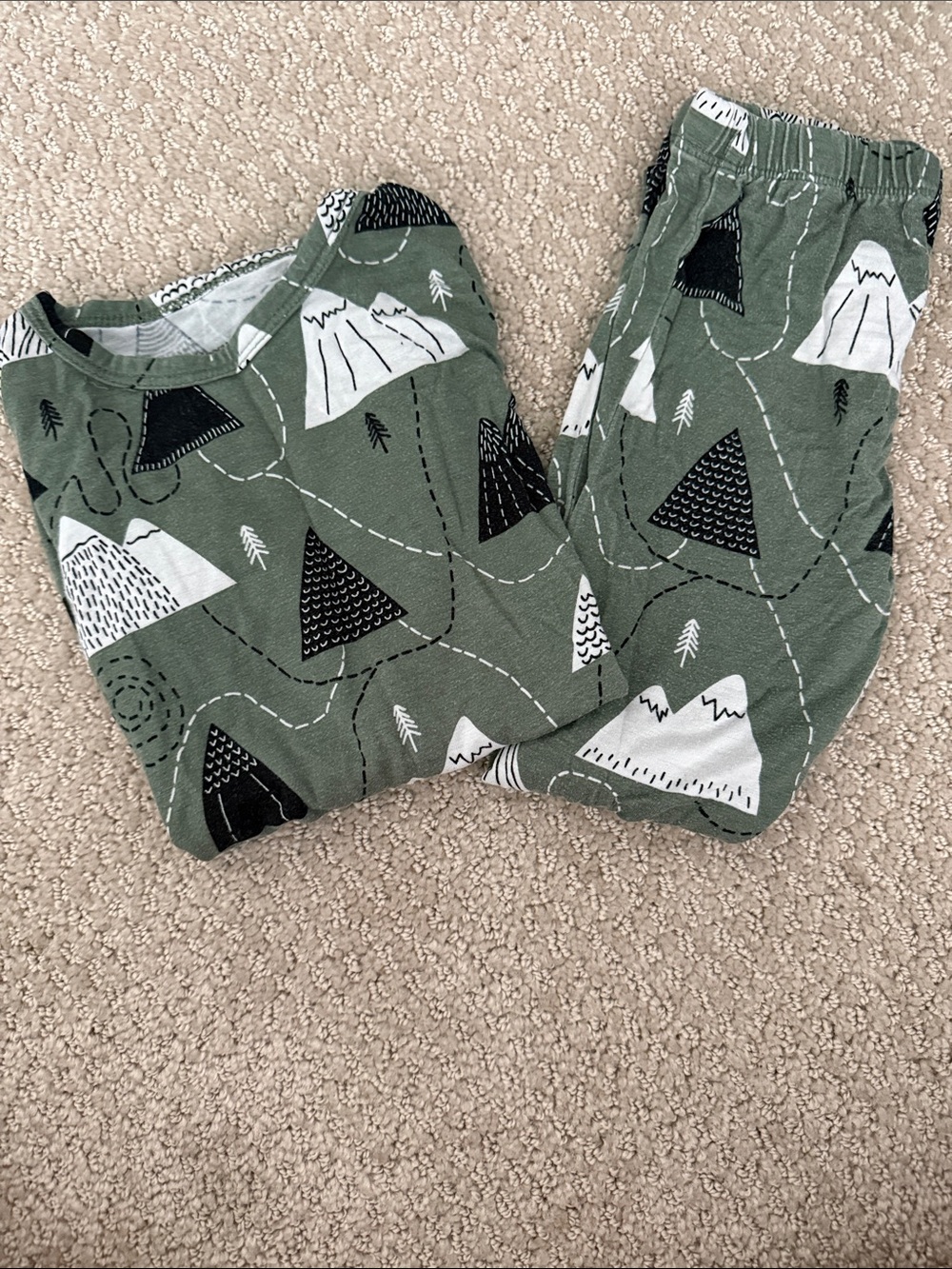 Posh Peanut Kids Green Mountain Print Pajama Set